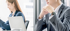 会社案内パンフレットの制作担当は社内の誰が適任か